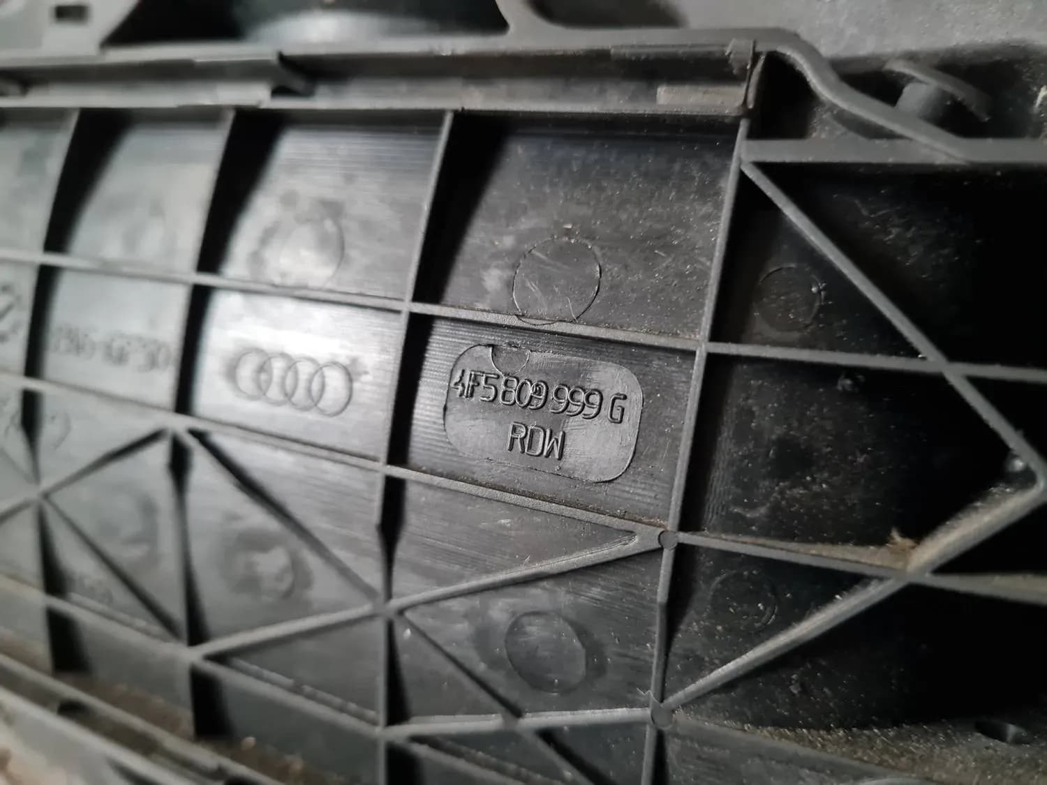 Kraftstofftankdeckel AUDI A6 2008 - foto 2