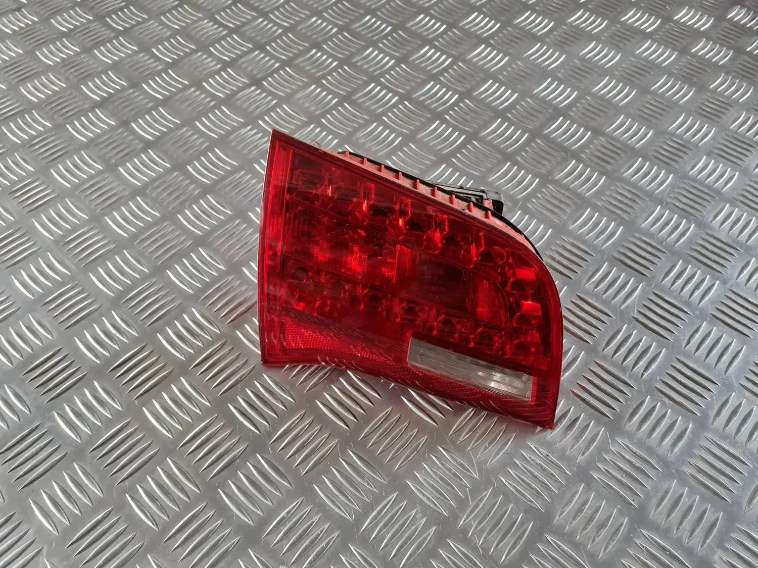 Kofferraumscheinwerfer, links AUDI A6 2008 - foto 1