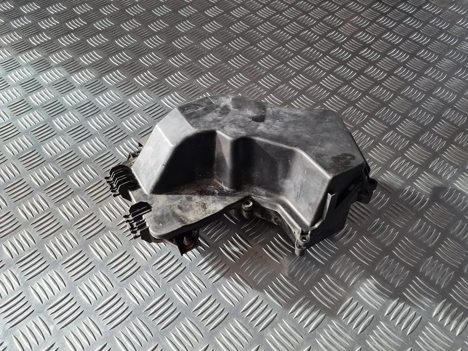 Gehäuse des Sicherungskastens AUDI A6 2008 - foto 2