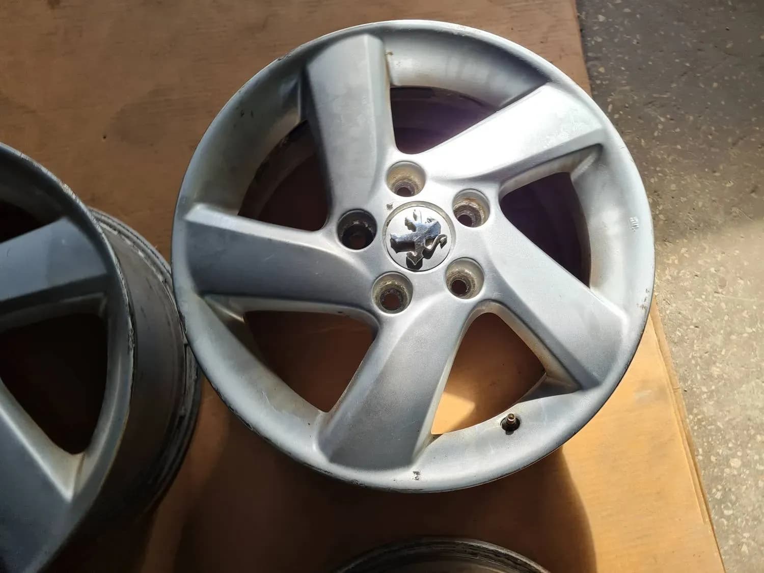 Satz Aluminiumfelgen RENAULT SCENIC III 2011 - foto 4