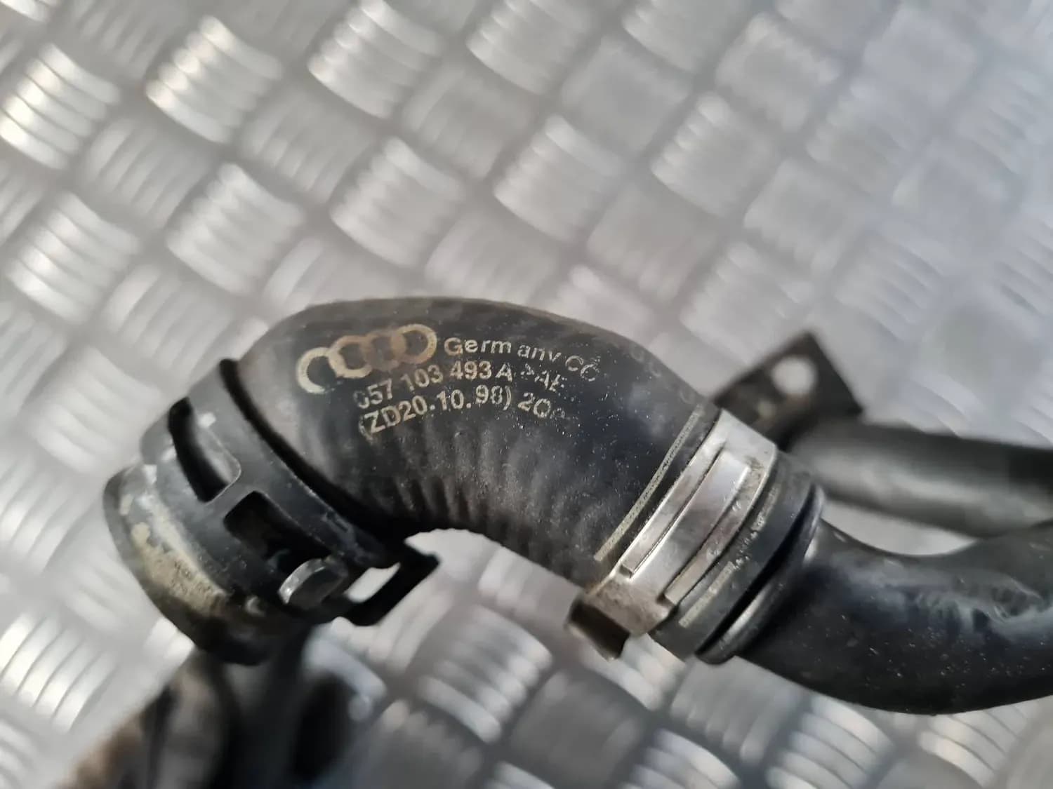 Entlüftungsrohr für das Kurbelgehäuse AUDI A6 2008 - foto 2