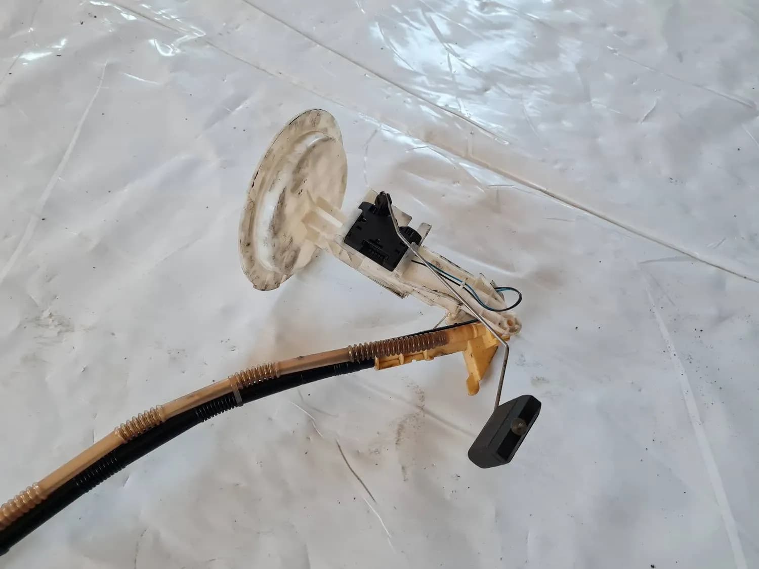 Zusätzliche Kraftstoffpumpe AUDI A6 2008 - foto 4