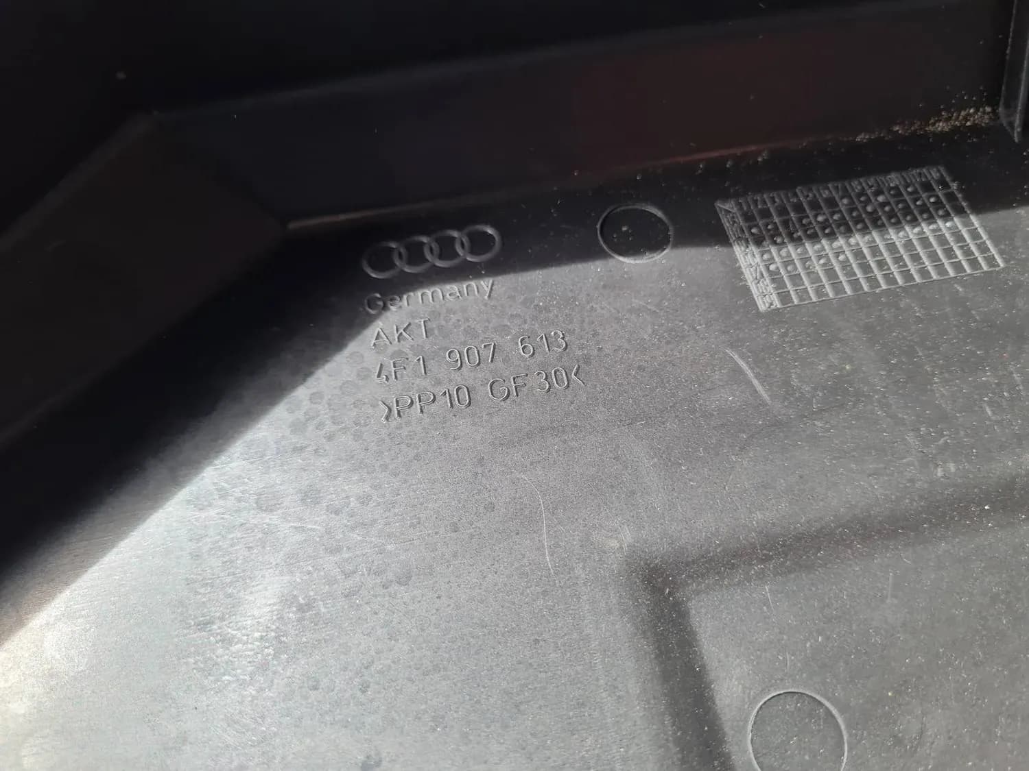 Gehäuse des Sicherungskastens AUDI A6 2008 - foto 2