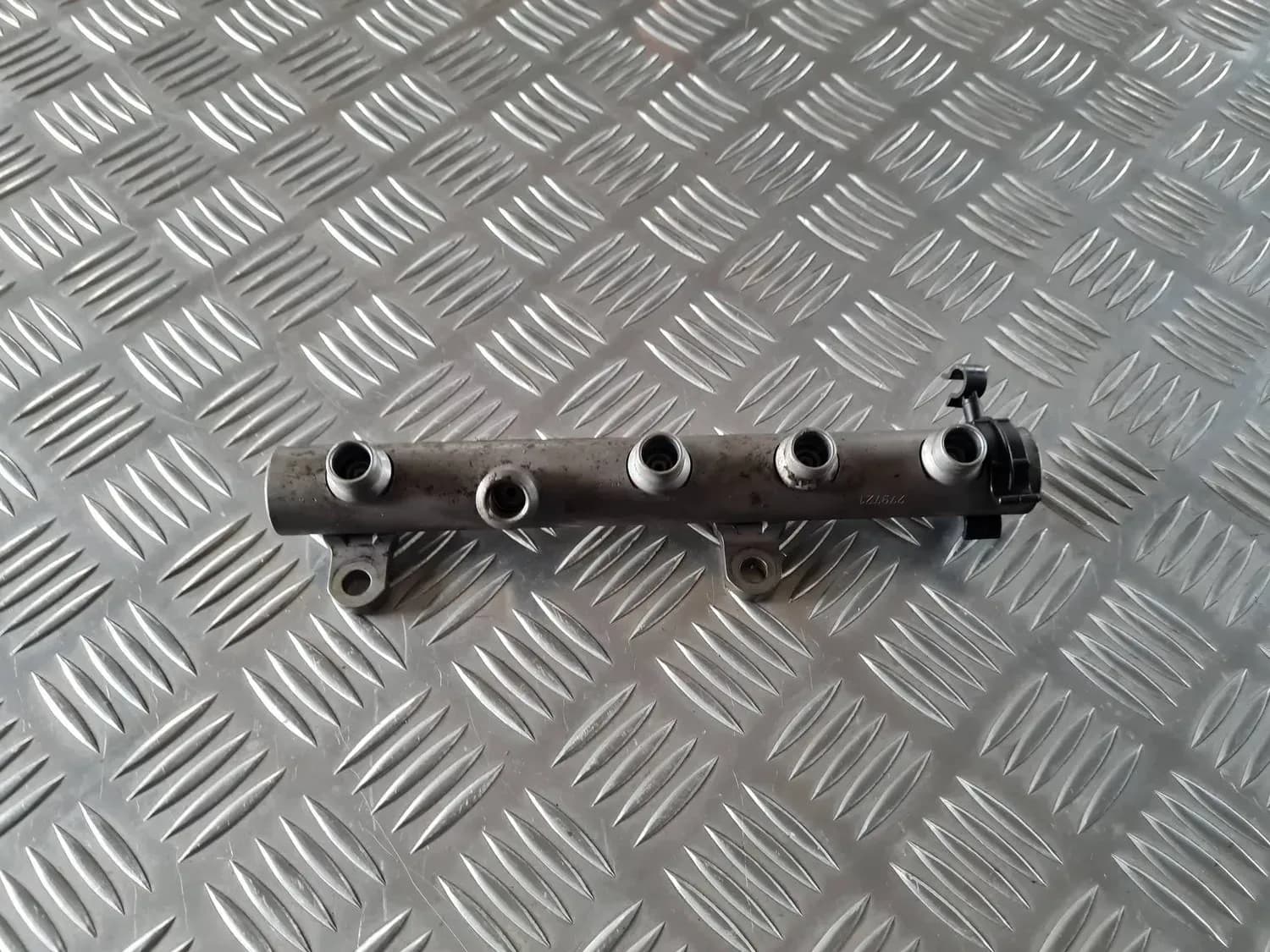 Kraftstoffleitung AUDI A6 2008 - foto 3