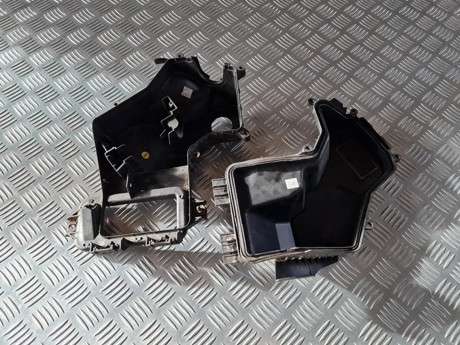 Gehäuse des Sicherungskastens AUDI A6 2008 - foto 1