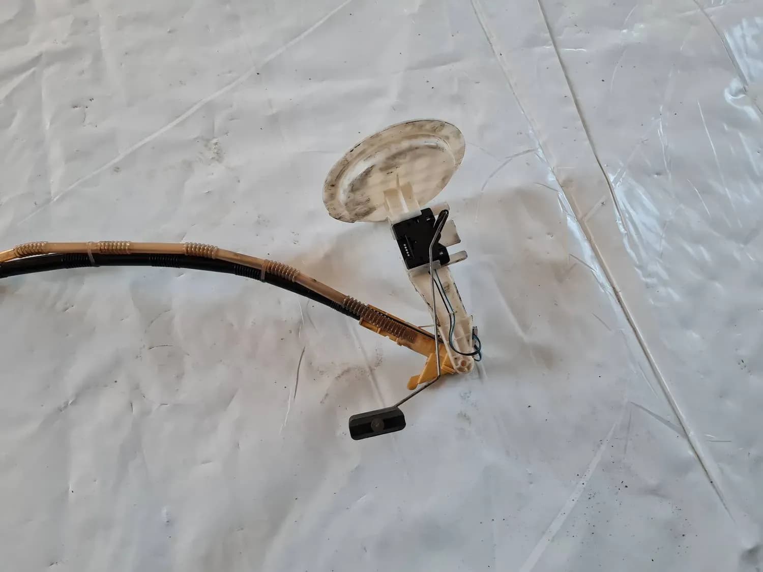 Zusätzliche Kraftstoffpumpe AUDI A6 2008 - foto 2