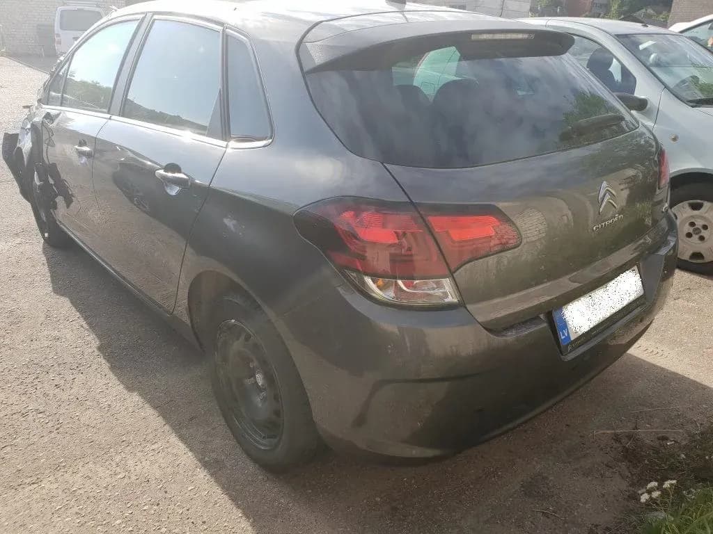 Foto des zerlegten Fahrzeugs 3