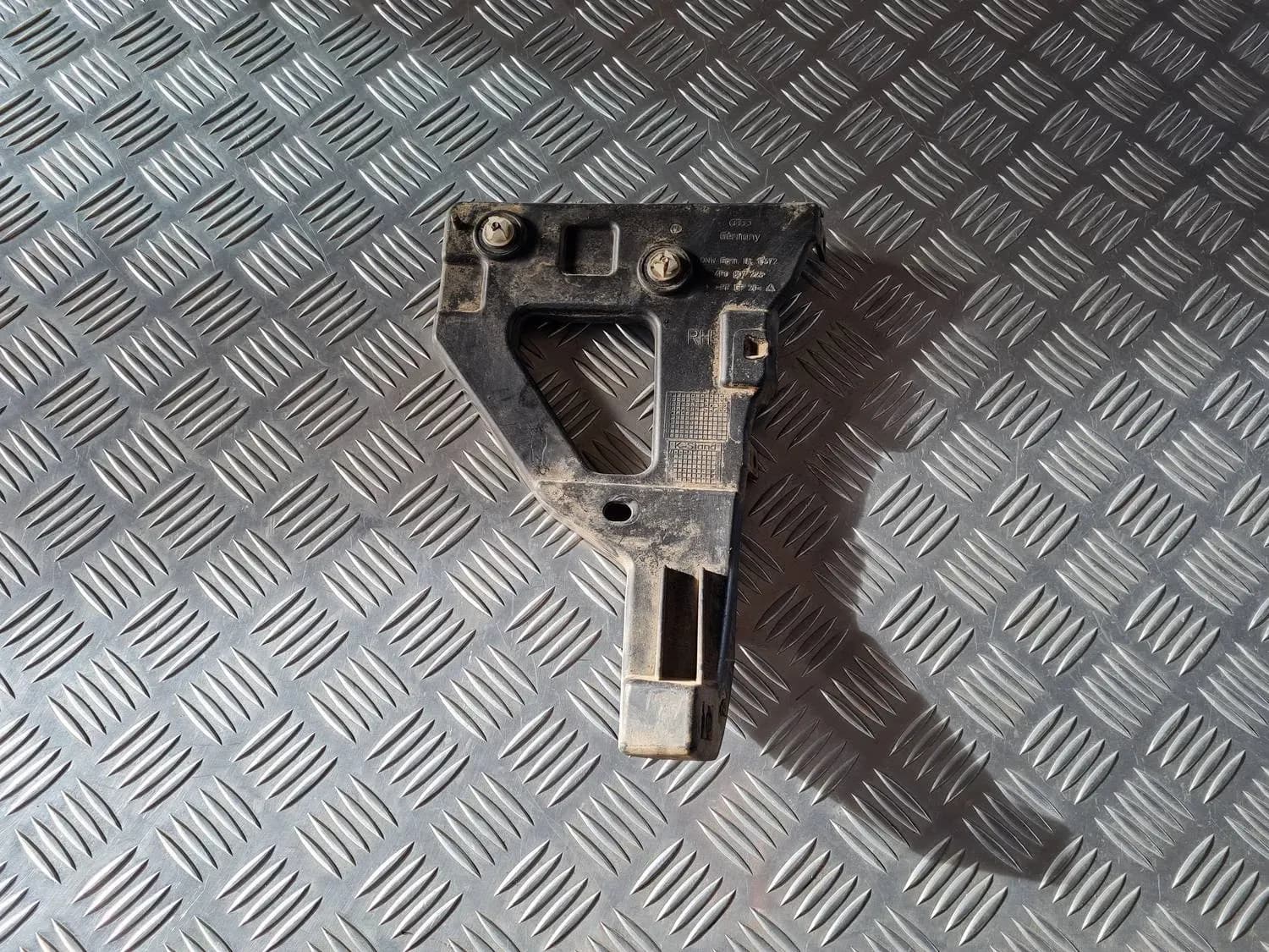 Halterung für Stoßstange hinte links AUDI A6 2008