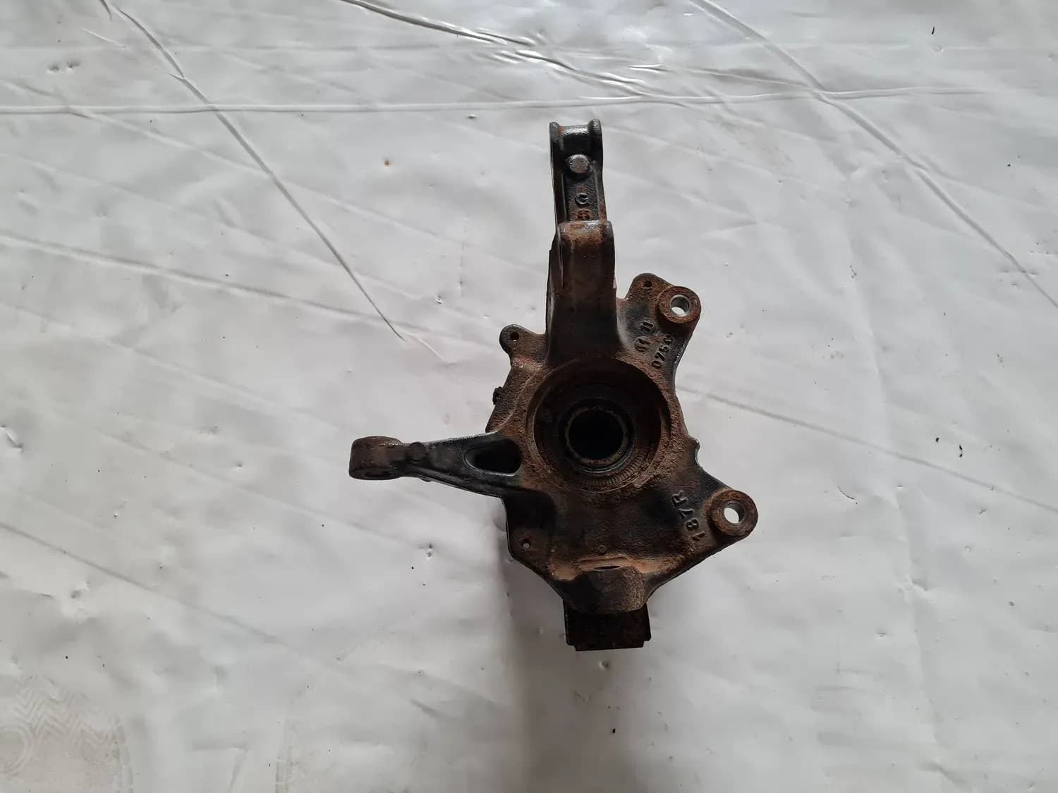 Achsschenkel vorne links RENAULT SCENIC III 2011