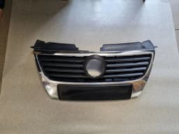 Große obere Stoßfängerrost VW PASSAT 2007 UNIVERSAL SILVER